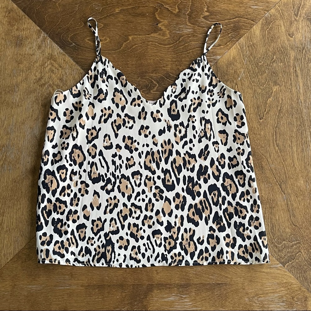 Socialite | Scalloped V-Neck Cami